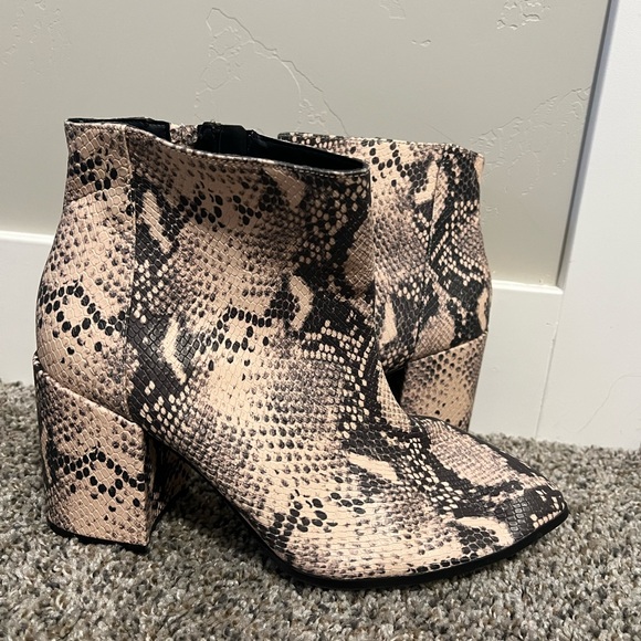 Snake print booties - Picture 2 of 3